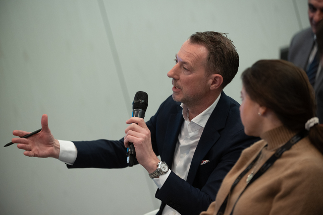 Roger Allen among the Judges, IHIF