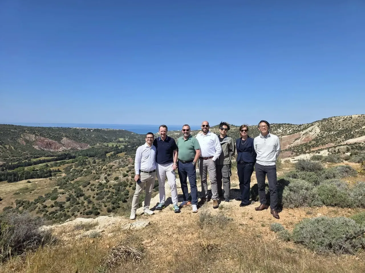 Advisors on the ground From left to right: Peter Grmek (GBR), Roger Allen (RLA), Simon Saunders (RLA), Michael Grove (Sasaki), Gandong Cai (Sasaki), Annamaria Karcz (RLA), Ming-jen Hsueh (Sasaki)
