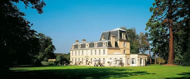 Chateau La Cheneviere - France
